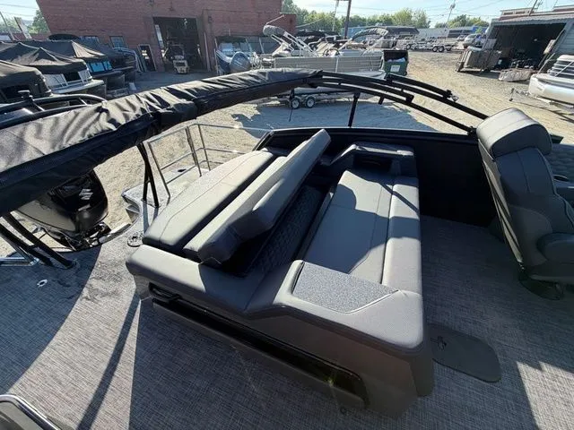 Slide: The Image of Godfrey Sanpan 2500 SFL - Suzuki 350 2026 - 14