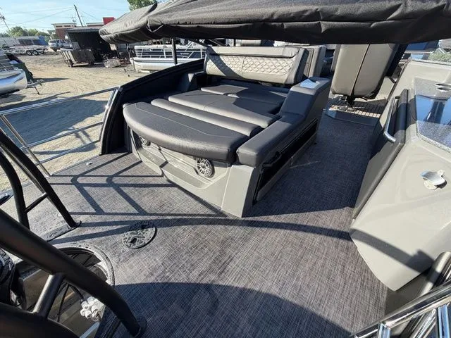 Slide: The Image of Godfrey Sanpan 2500 SFL - Suzuki 350 2026 - 15