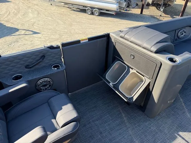 Slide: The Image of Godfrey Sanpan 2500 SFL - Suzuki 350 2026 - 19