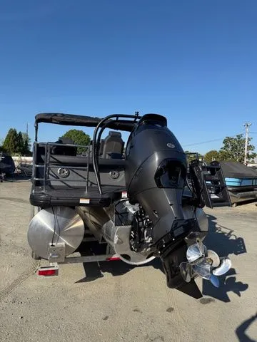 Slide: The Image of Godfrey Sanpan 2500 SFL - Suzuki 350 2026 - 4