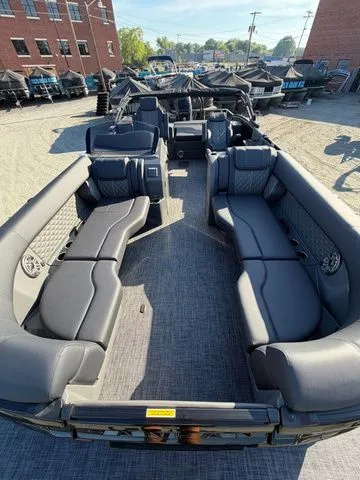 Slide: The Image of Godfrey Sanpan 2500 SFL - Suzuki 350 2026 - 7