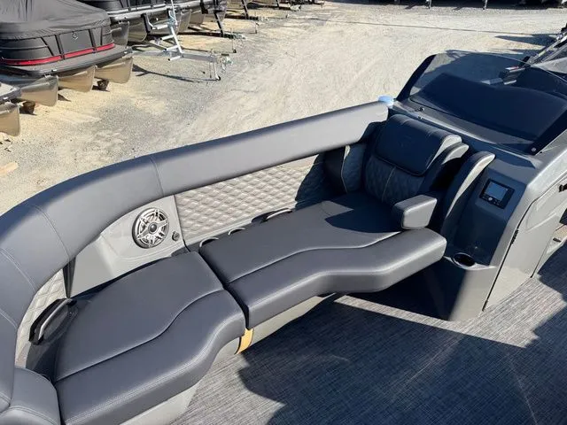 Slide: The Image of Godfrey Sanpan 2500 SFL - Suzuki 350 2026 - 8