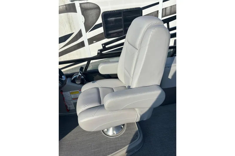 Slide: The Image of Captain's chair on 2021 Regency 250 DL3 boat, featuring sleek design and comfortable seating. - 20