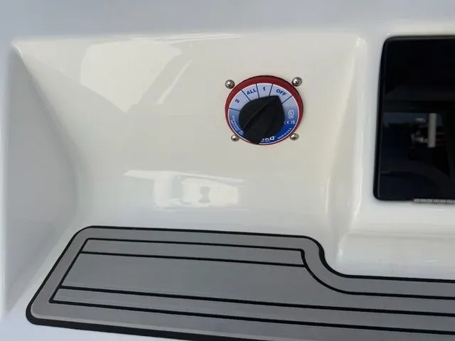 Slide: The Image of Sea Fox 248 Commander 2023 - 15