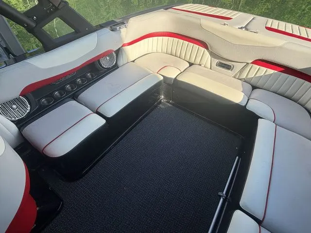 Slide: The Image of Malibu Wakesetter 24 MXZ 2015 - 8