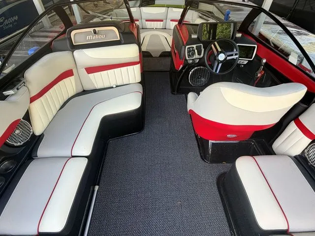 Slide: The Image of Malibu Wakesetter 24 MXZ 2015 - 9