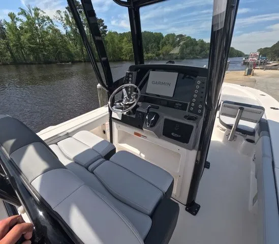 Slide: The Image of Robalo Cayman 246 2026 - 15