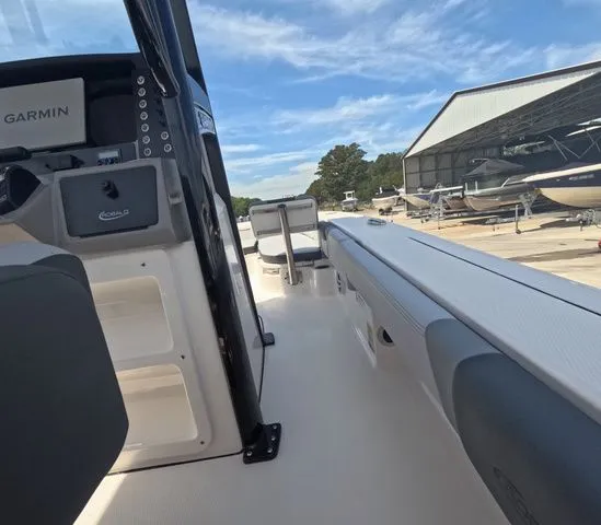 Slide: The Image of Robalo Cayman 246 2026 - 17