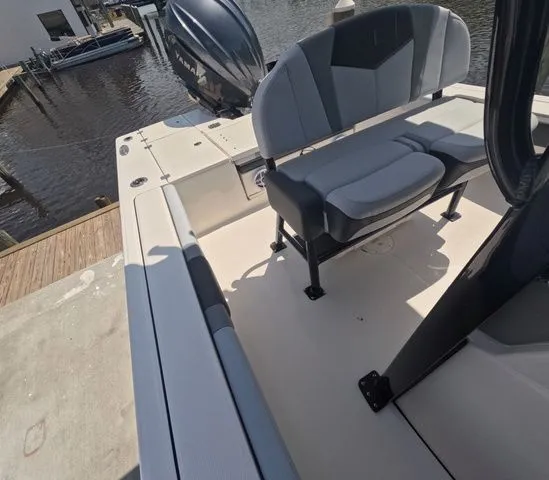 Slide: The Image of Robalo Cayman 246 2026 - 29