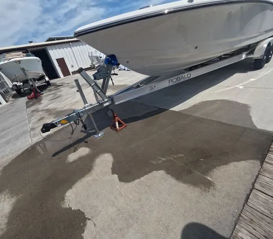 Slide: The Image of Robalo Cayman 246 2026 - 3