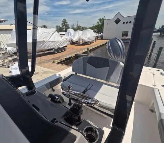 Slide: The Image of Robalo Cayman 246 2026 - 30