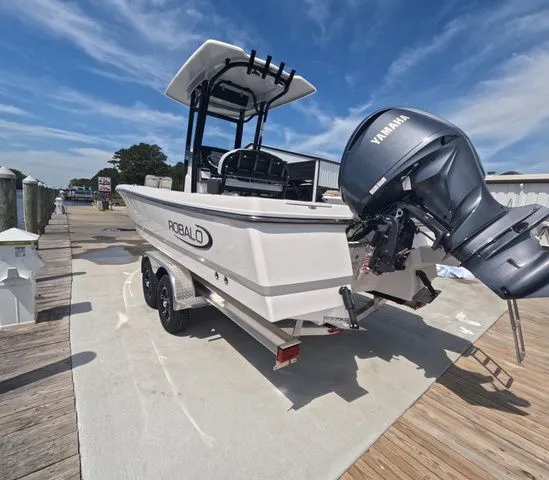 Slide: The Image of Robalo Cayman 246 2026 - 4