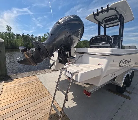 Slide: The Image of Robalo Cayman 246 2026 - 5