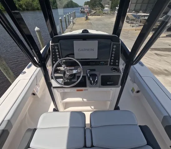 Slide: The Image of Robalo Cayman 246 2026 - 7
