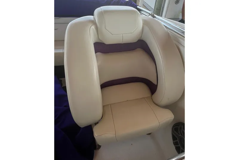Slide: The Image of White and purple seat in a 2001 Powerquest 280 Silencer boat. - 14