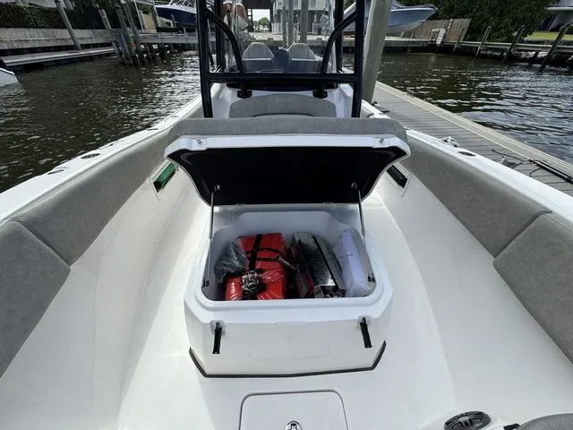 Slide: The Image of Sea Fox 268 Commander 2023 - 14