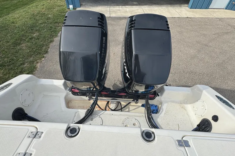 Slide: The Image of 2001 Fountain 31 Tournament Edition boat with dual Mercury outboard engines. - 12