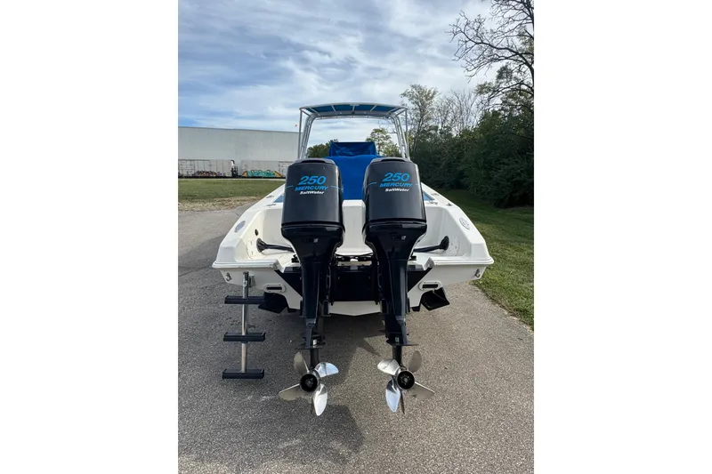 Slide: The Image of 2001 Fountain 31 Tournament Edition boat with dual Mercury 250 outboard engines. - 14