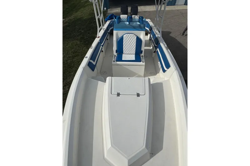 Slide: The Image of 2001 Fountain 31 Tournament Edition boat interior with blue and white seating. - 23