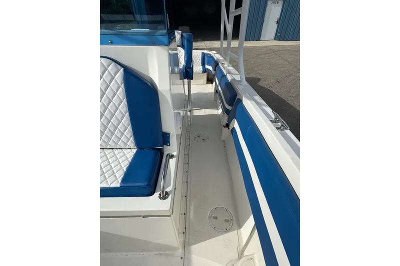 Slide: The Image of 2001 Fountain 31 Tournament Edition boat interior with blue and white seating. - 26