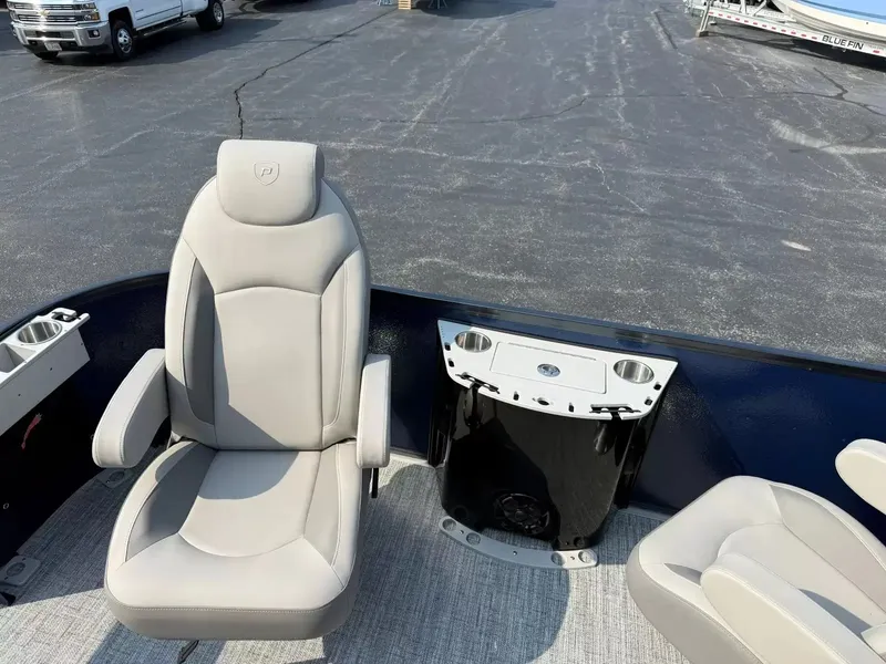 Slide: The Image of Premier 250 Sunsation Angler 6PT 2026 - 18