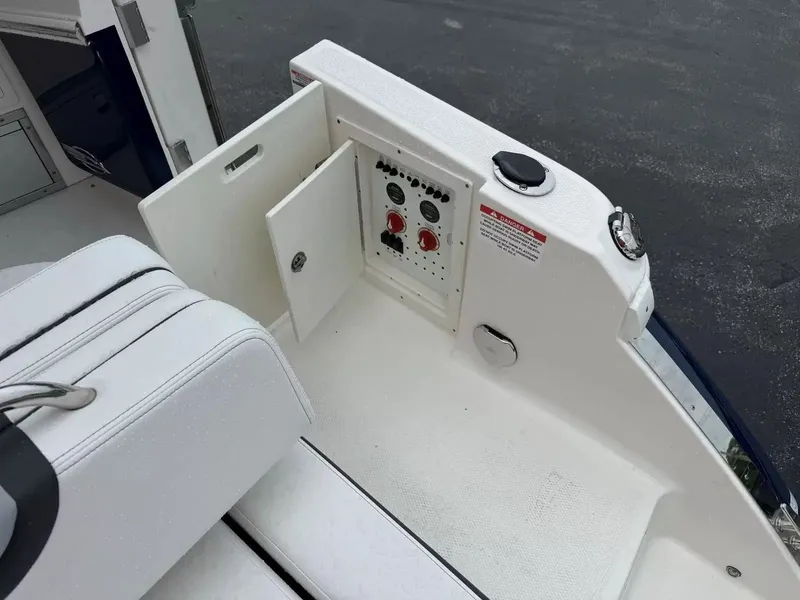Slide: The Image of Chaparral 280 OSX 2026 - 9