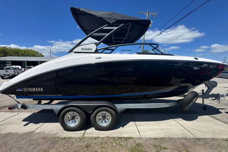 The Image of 2026 Yamaha Boats 252SD on trailer under clear blue sky. - 1