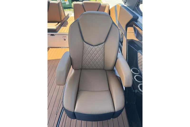 Slide: The Image of Luxury seating on 2026 Yamaha Boats 252SD, featuring premium upholstery and ergonomic design. - 19