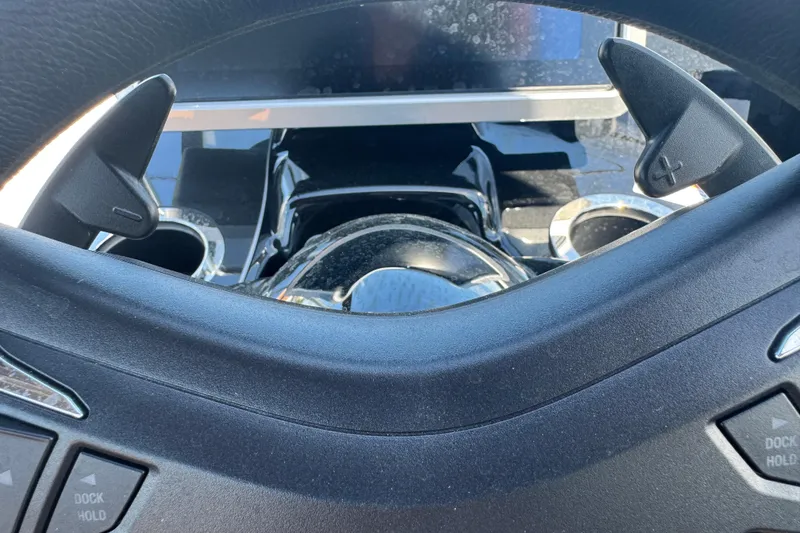 Slide: The Image of Steering wheel and controls of 2026 Yamaha Boats 252SD. - 28