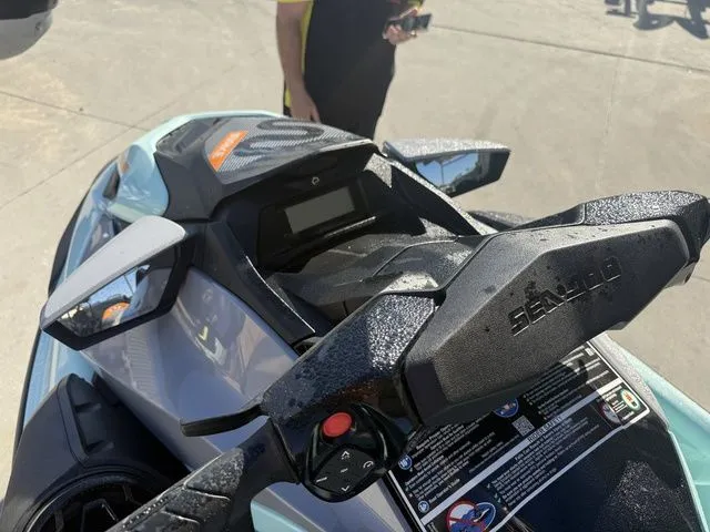 Slide: The Image of Sea-Doo Wake 170 2024 - 10