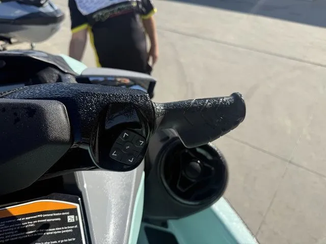 Slide: The Image of Sea-Doo Wake 170 2024 - 13