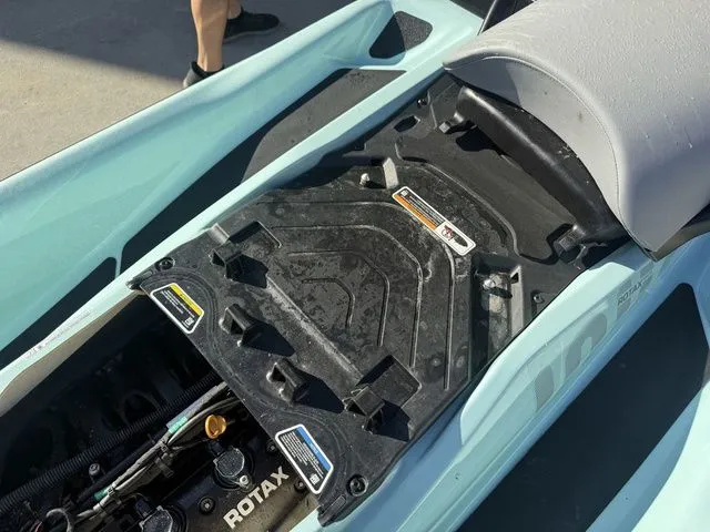 Slide: The Image of Sea-Doo Wake 170 2024 - 15