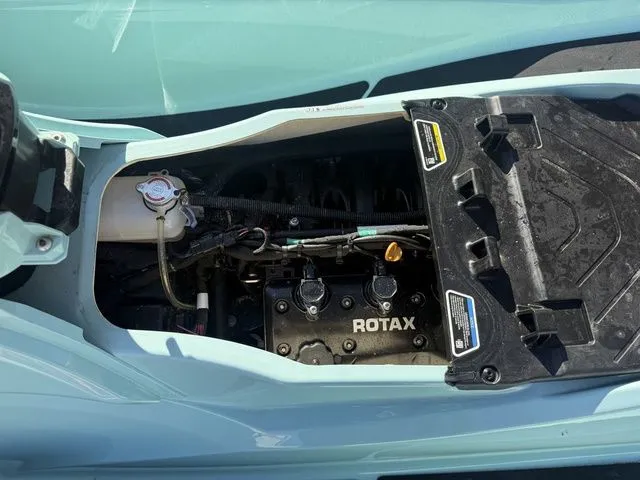 Slide: The Image of Sea-Doo Wake 170 2024 - 16