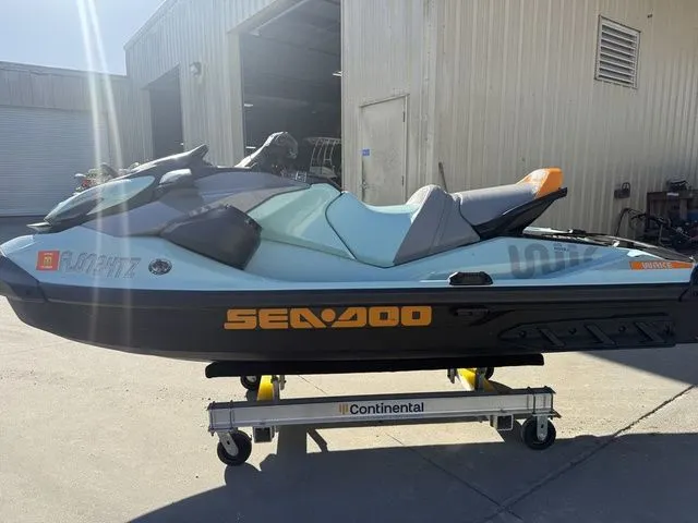 Slide: The Image of Sea-Doo Wake 170 2024 - 4