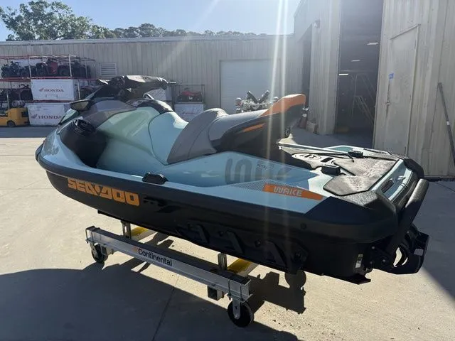 Slide: The Image of Sea-Doo Wake 170 2024 - 5