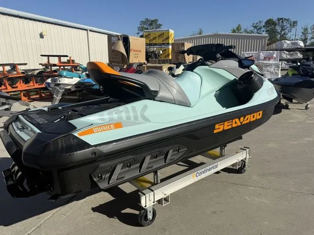 Slide: The Image of Sea-Doo Wake 170 2024 - 6