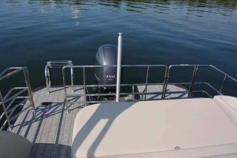 Slide: The Image of Manufacturer Provided Image: 2022 Starcraft CX 23 Q pontoon boat with 150 HP outboard motor. - 9