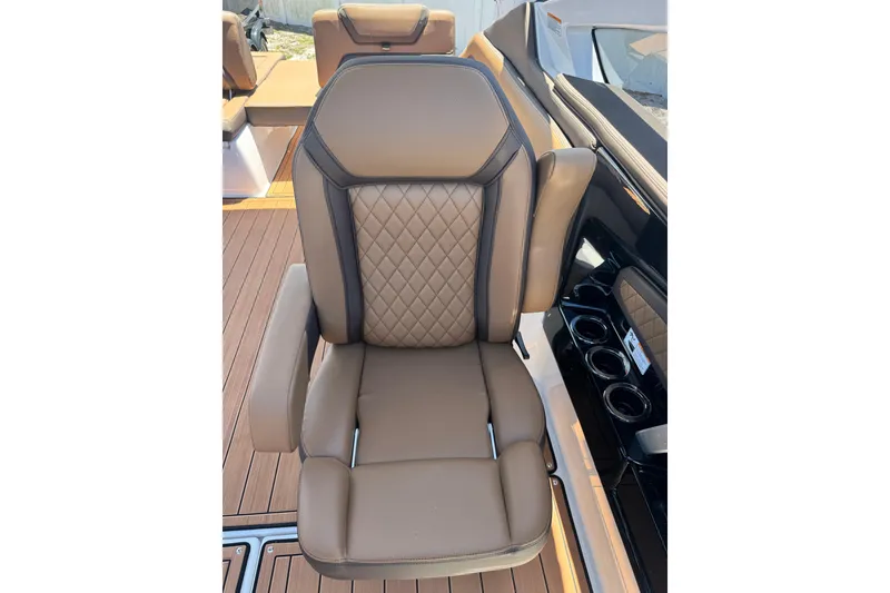 Slide: The Image of Luxurious brown seat on 2025 Yamaha Boats 275SE, featuring diamond stitching and armrests. - 16