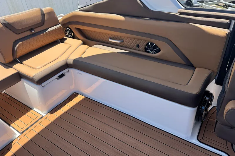 Slide: The Image of Luxurious seating on 2025 Yamaha Boats 275SE with brown upholstery and teak flooring. - 18