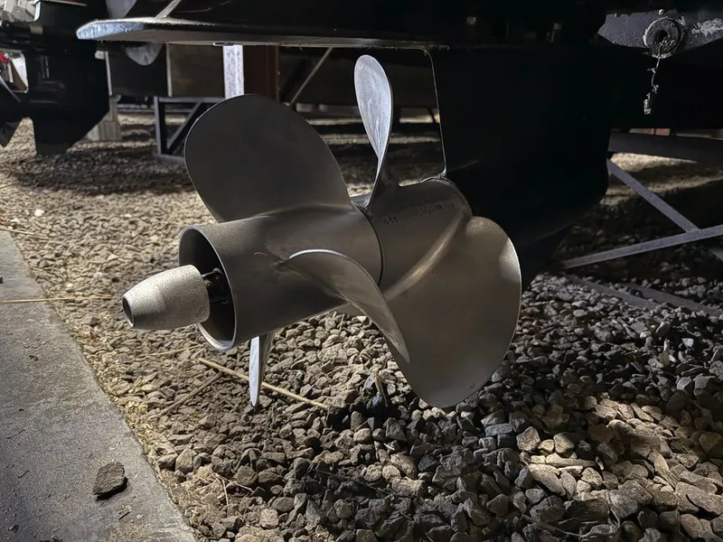 Slide: The Image of Bravo 3 with stainless props - 9