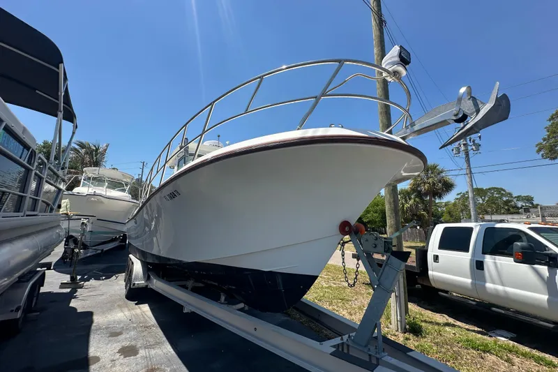 Slide: The Image of 1998 True World Marine TE286 boat on trailer under clear blue sky. - 6