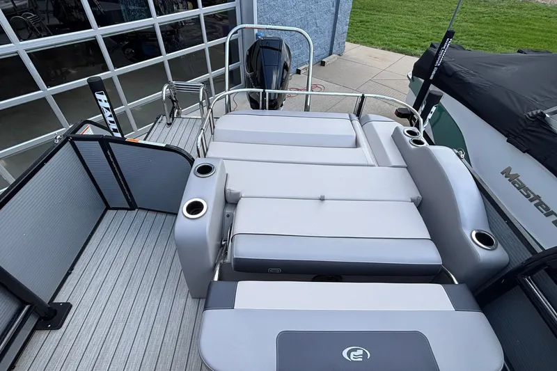 Slide: The Image of 2023 Princecraft Quorum 25 RL boat with spacious seating and cup holders. - 17