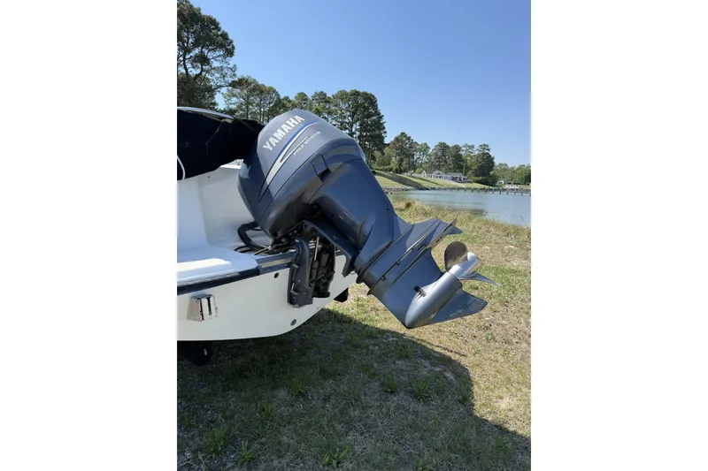 Slide: The Image of 2004 Hydra-Sports Lightning 202 DC with Yamaha outboard motor by a lakeside. - 4