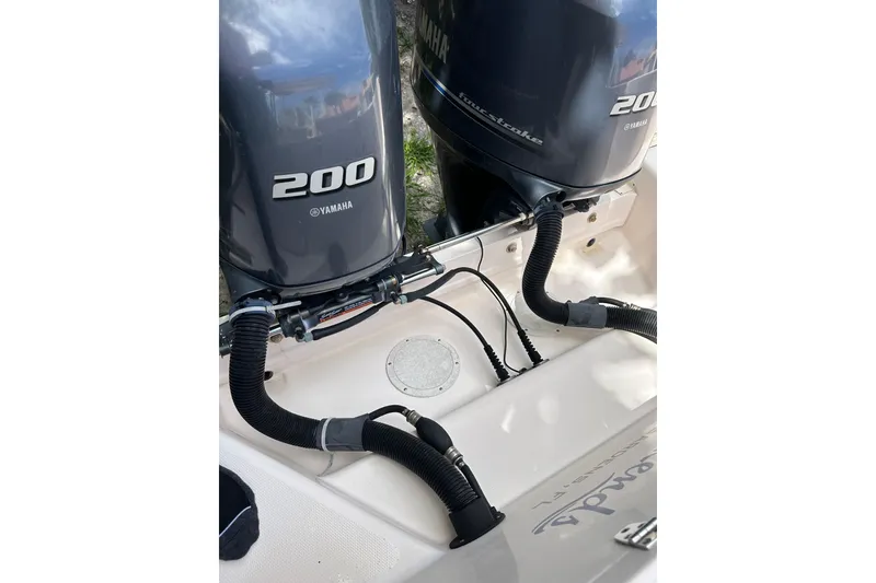 Slide: The Image of 2014 Grady-White Freedom 275 boat with dual Yamaha 200 engines. - 10