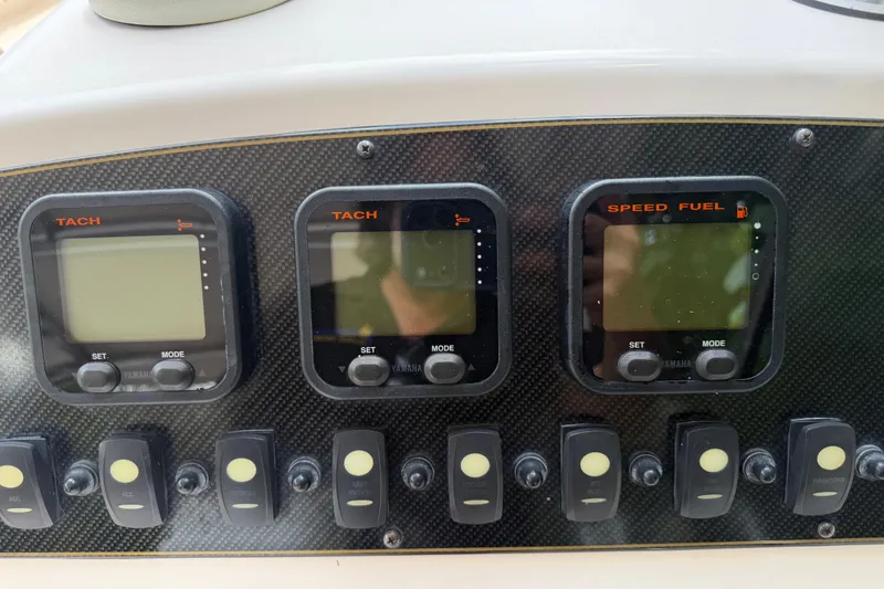 Slide: The Image of Dashboard of a 2014 Grady-White Freedom 275 boat with Yamaha gauges. - 31