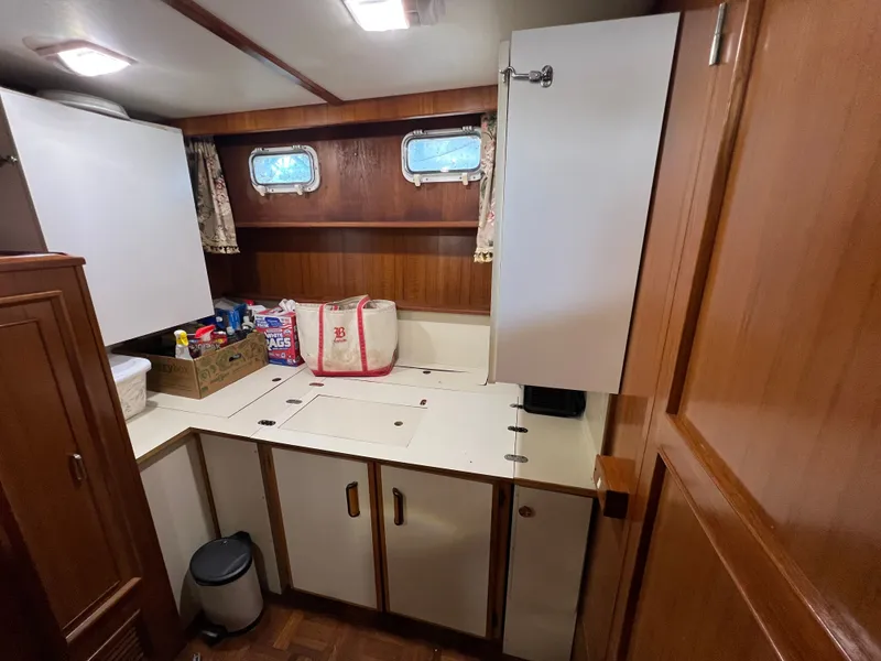 Slide: The Image of Jefferson 46 Sundeck 1988 - 14