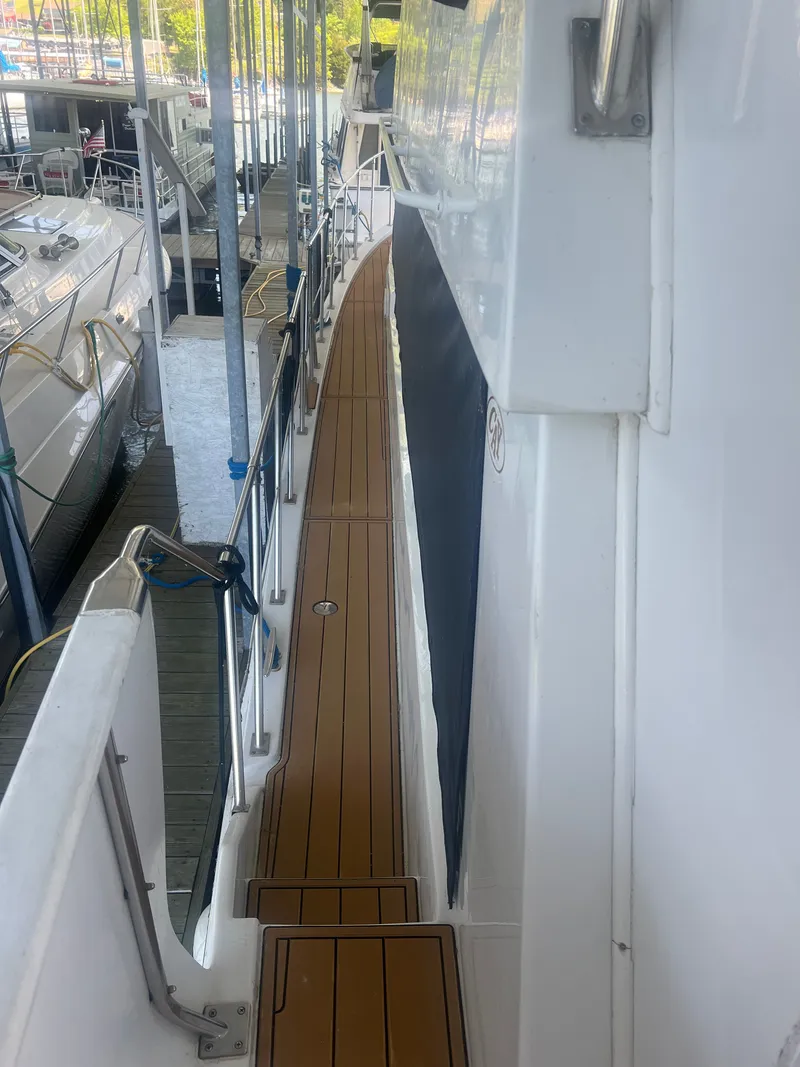 Slide: The Image of Jefferson 46 Sundeck 1988 - 21