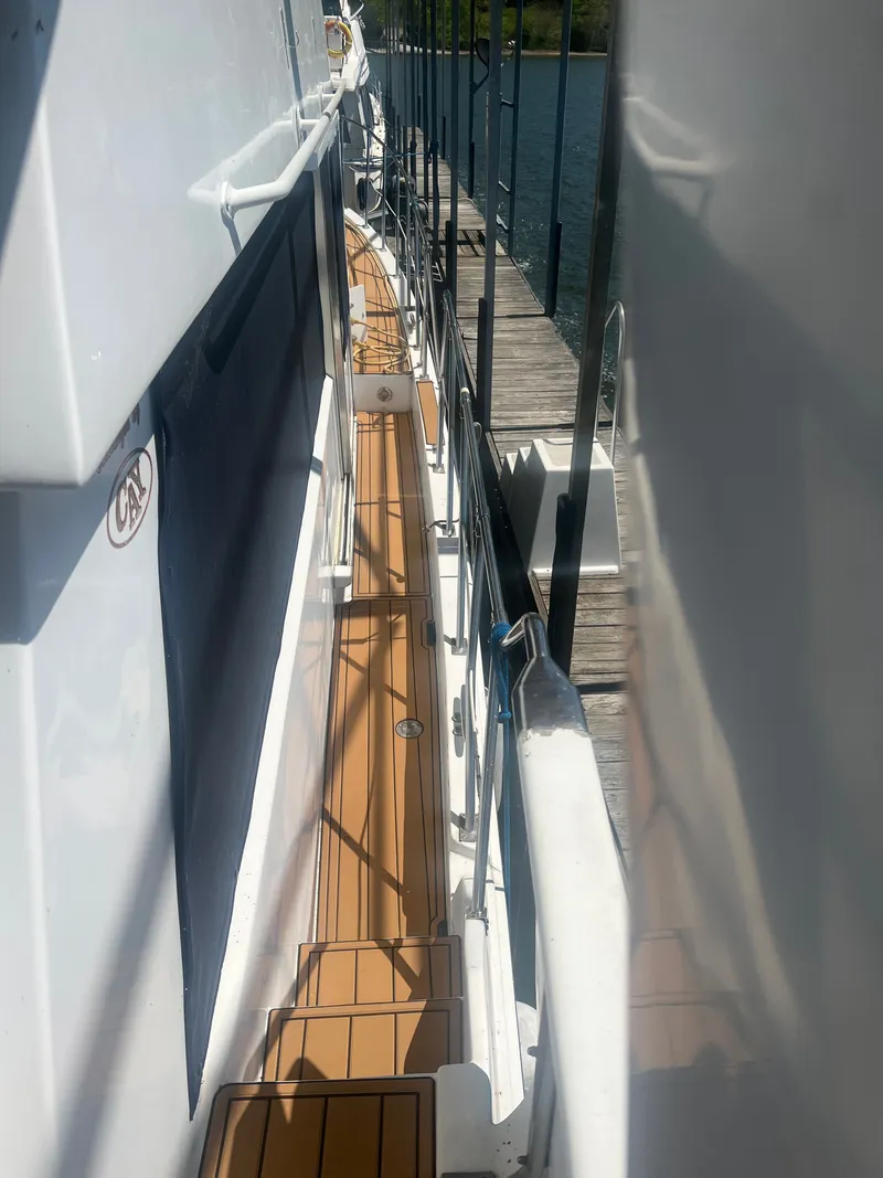 Slide: The Image of Jefferson 46 Sundeck 1988 - 27