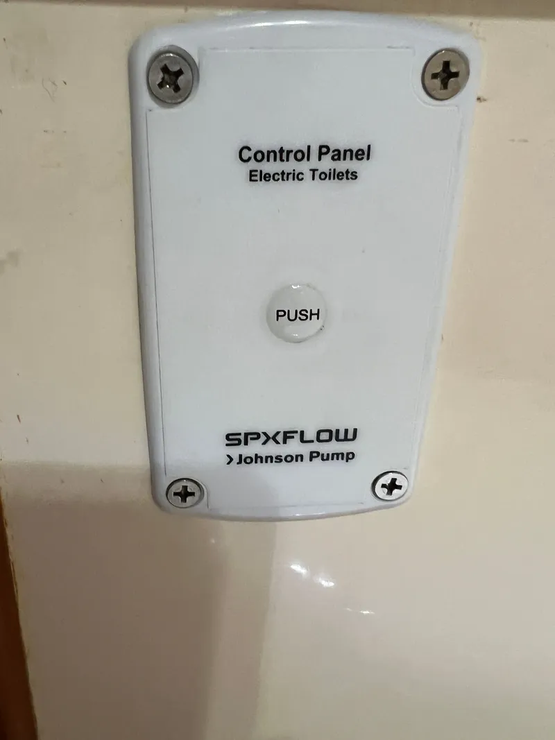 Slide: The Image of Jefferson 46 Sundeck 1988 - 32