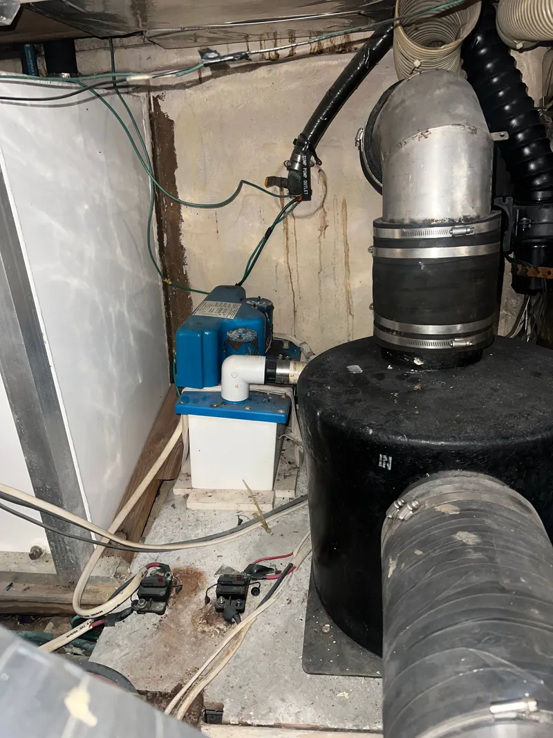 Slide: The Image of Jefferson 46 Sundeck 1988 - 39